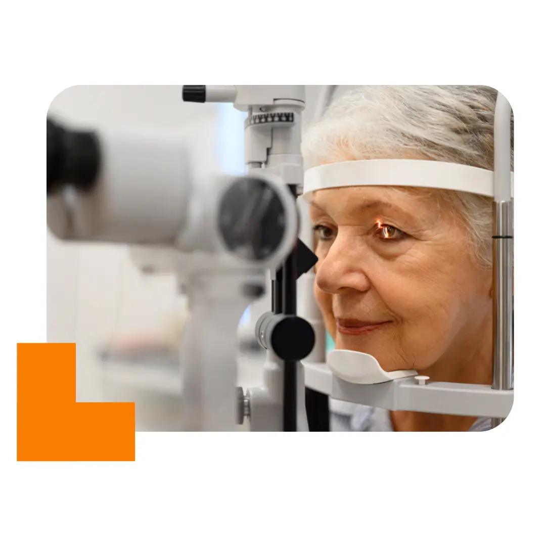 personne qui pratique des rendez-vous ophtalmologue régulièrement pour entretenir sa bonne santé des yeu